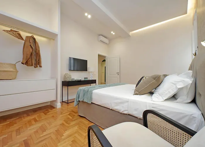 Apartment Ych-casa Bella- Luxury Near Piazza Venezia Rom